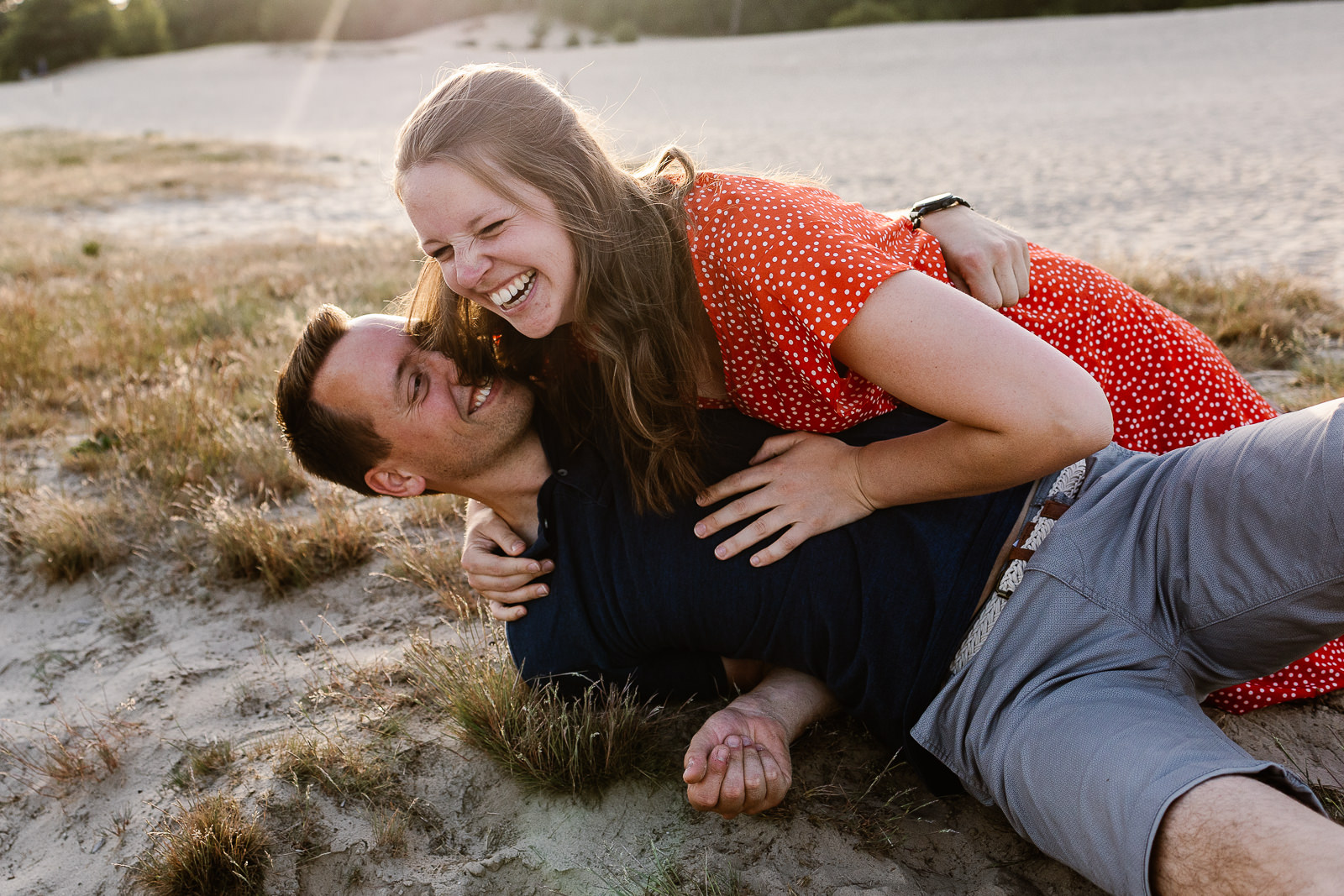 denise-van-duren-loveshoot-in-het-zand-10