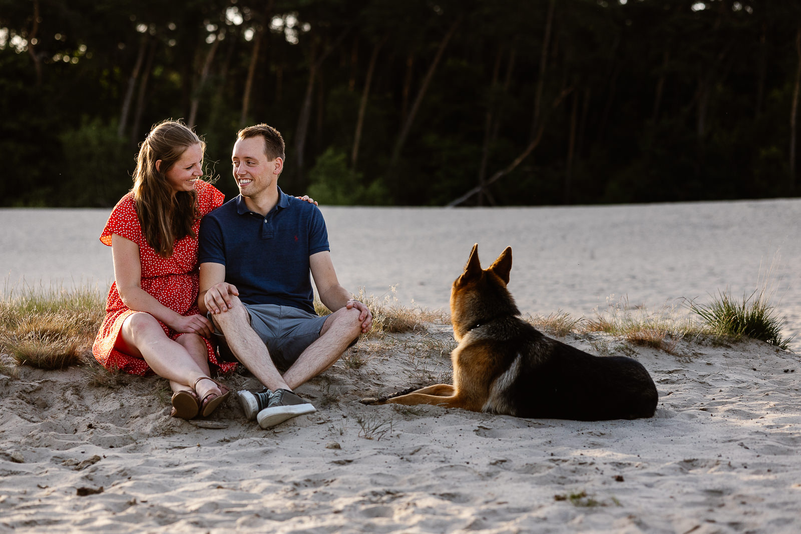 denise-van-duren-loveshoot-in-het-zand-9