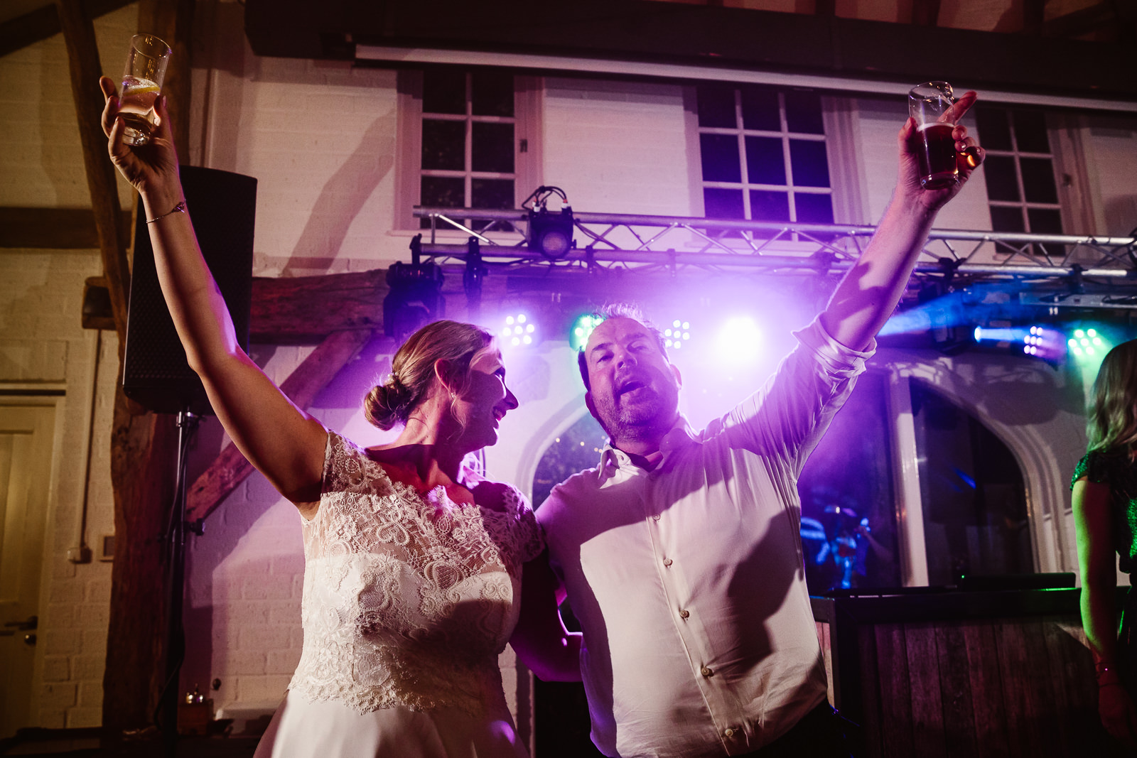 bruiloft-kasteel-tongelaar-mill_denise-van-duren-fotografie-26 Dansende mensen op trouwfeest