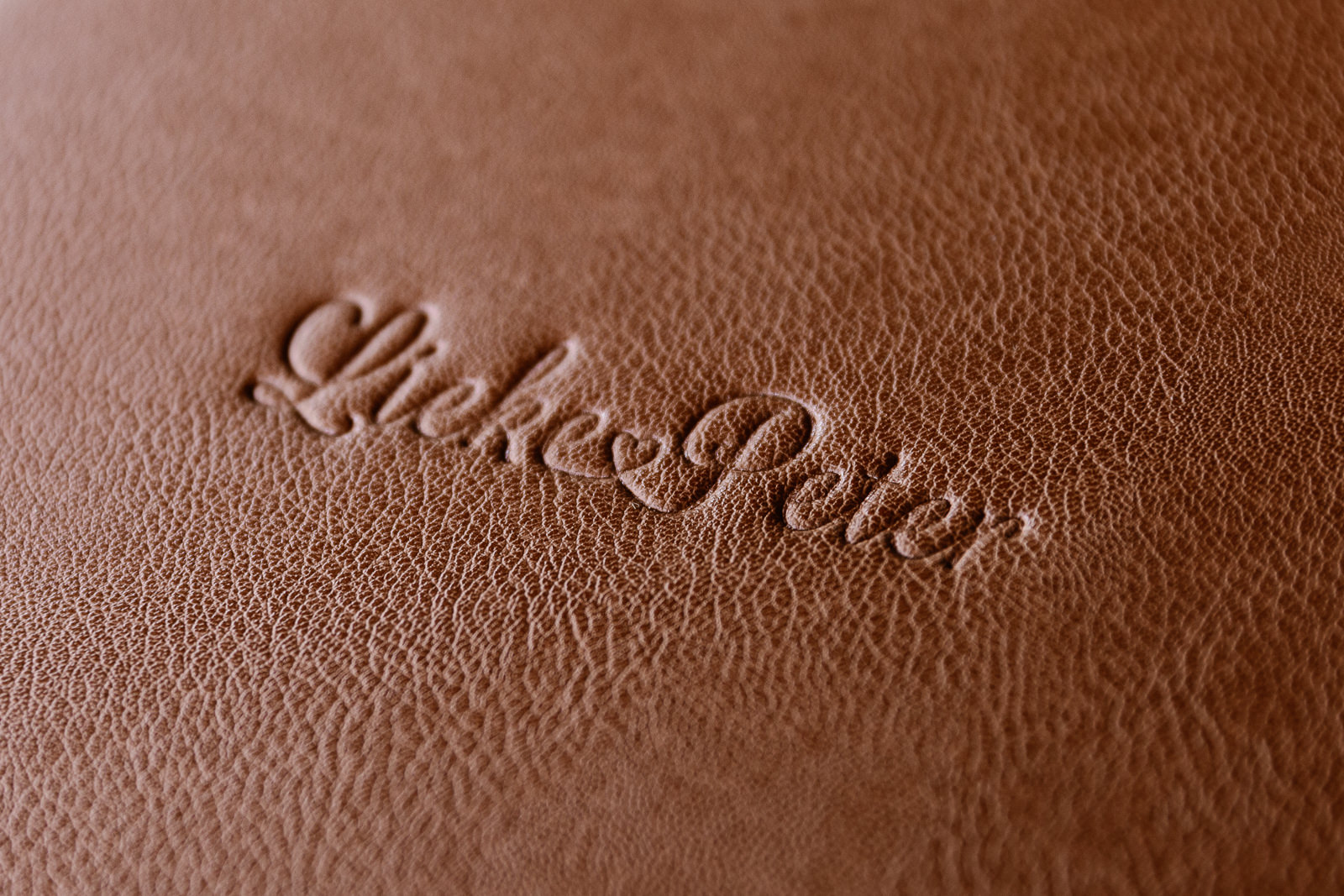 trouwalbums-denise-van-duren-fotografie custom embossing namen bruidspaar